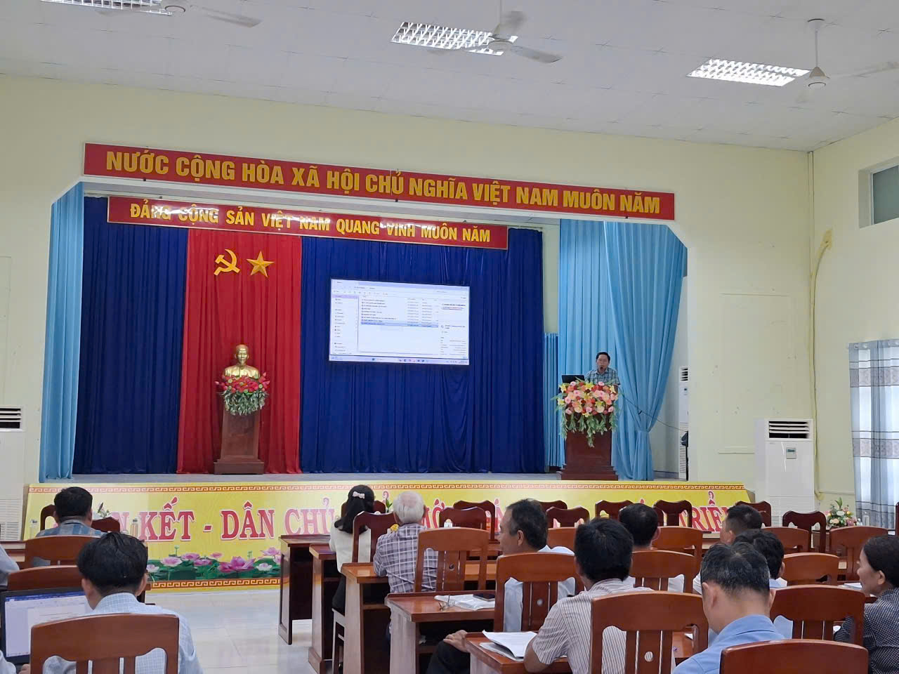 gen-h-tạp huan lop